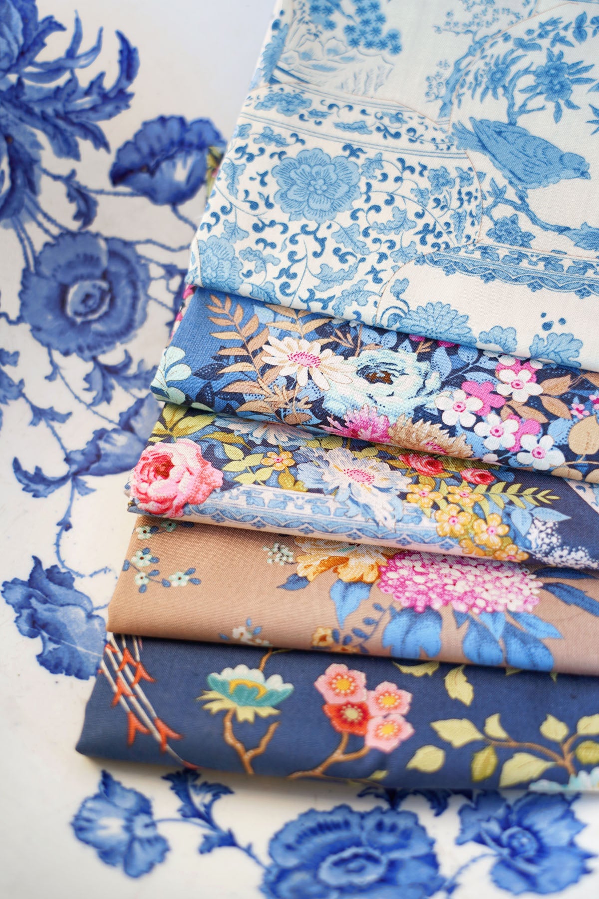 Chic Escape by Tilda - Peacock Tree Navy